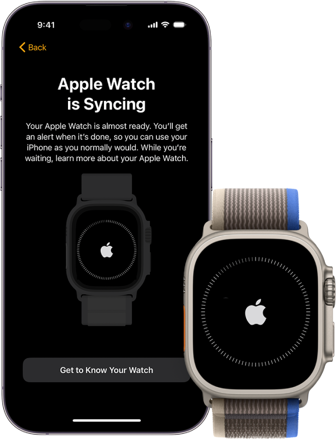 iPhone и Apple Watch Ultra, един до друг. Екранът на iPhone показва, че „Apple Watch is Syncing“ („Apple Watch се синхронизира“). Apple Watch Ultra показа процес на синхронизиране.