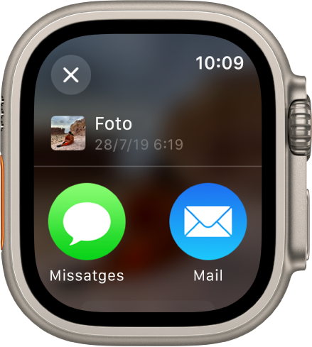 La pantalla Compartir de l’app Fotos. La foto compartida és a la part superior de la pantalla i, a sota, els botons Missatges i Mail.