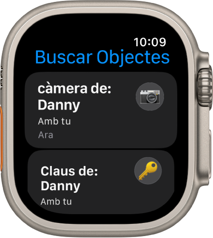 A l’app Buscar Objectes s’indica que tens els AirTags que has col·locat a la càmera i a les claus.