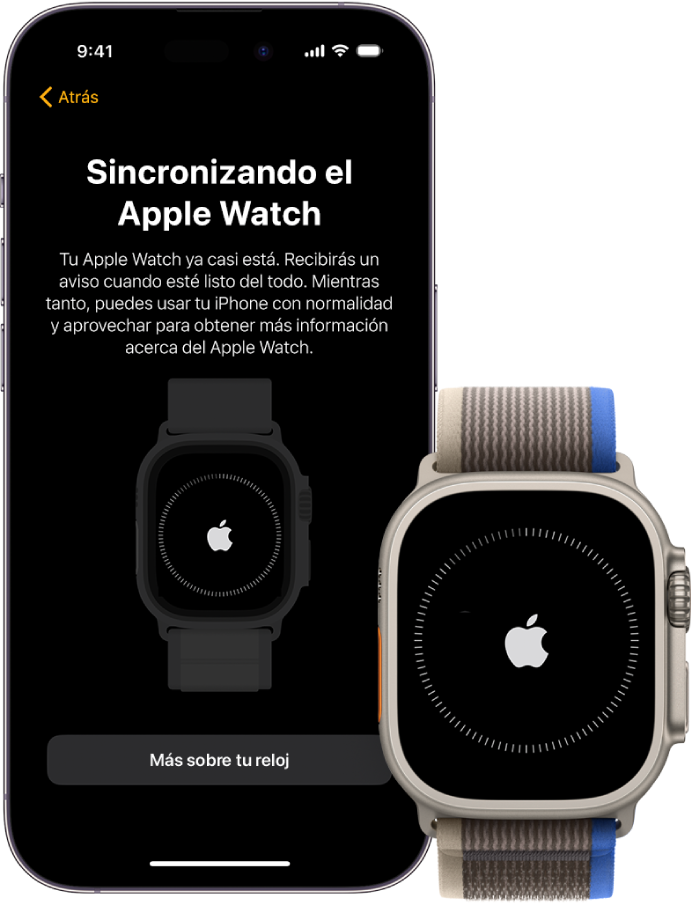 Un iPhone y un Apple Watch Ultra, uno al lado del otro. En la pantalla del iPhone aparece “Sincronizando el Apple Watch”. El Apple Watch Ultra muestra el progreso de la sincronización.