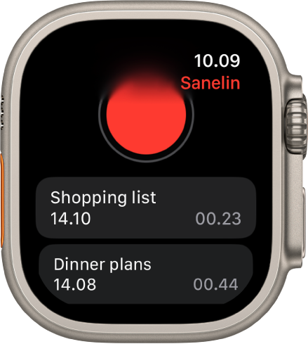 Apple Watch, jossa näkyy Sanelin-näyttö. Tallenna-painike on ylhäällä. Kaksi tallennettua sanelua näkyy alapuolella. Saneluissa näkyvät niiden tallennusajat ja pituudet.