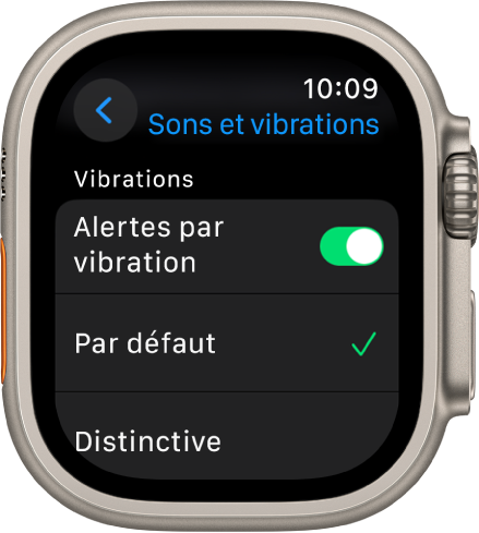 Réglages Sons et vibrations sur l’Apple Watch avec les options Par défaut et Distinctive sous le commutateur Alertes par vibration.
