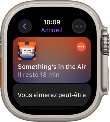 L’app Podcasts sur l’Apple Watch présentant l’écran Accueil avec une illustration d’un podcast. Touchez l’illustration pour lire un épisode.