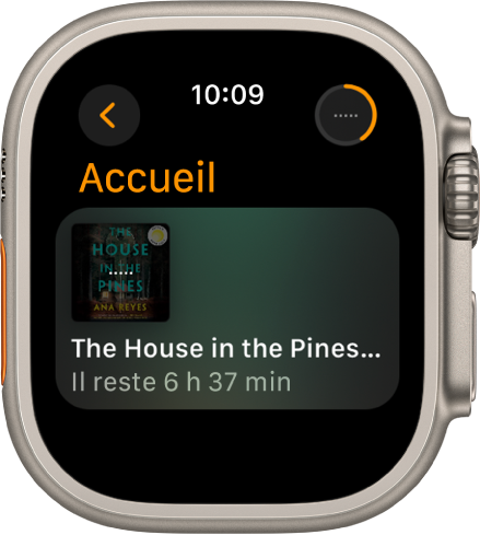 L’écran Accueil dans l’app Livres audio. Le bouton Écouter se trouve en haut à droite. Le livre en cours de lecture est affiché au milieu, avec le temps restant indiqué sous le titre.