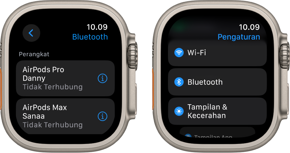 Dua layar berdampingan. Di sebelah kiri terdapat layar yang mencantumkan dua perangkat Bluetooth yang tersedia: AirPods Pro dan AirPods Max, tidak satu pun terhubung. Di sebelah kanan terdapat layar Pengaturan, menampilkan tombol Wi-Fi. Bluetooth, dan Tampilan & Kecerahan di dalam daftar.