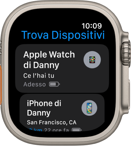 L’app Trova Dispositivi che mostra due dispositivi: un Apple Watch e un iPhone.