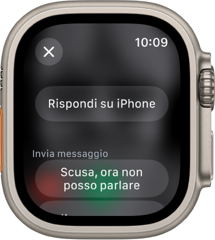 L’app Telefono con le opzioni per le chiamate in entrata. Il pulsante Rispondi su iPhone è in alto, mentre sotto è visibile un suggerimento.
