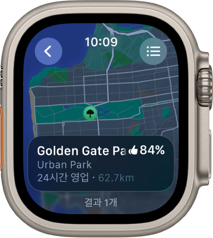샌프란시스코의 골든 게이트 공원 지도와 함께 공원의 평점, 영업 시간 및 사용자의 현재 위치에서부터의 거리를 표시하는 지도 앱. 오른쪽 상단에 경로 버튼이 표시됨. 왼쪽 상단에 뒤로 버튼이 있음.