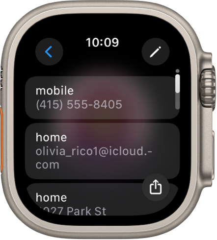 Programoje „Contacts“ rodoma išsami informacija apie kontaktą. Mygtukas „Edit“ yra viršuje dešinėje. Ekrano viduryje rodomos trys sritys – telefono numeris, el. paštas ir namų adresas. Mygtukas „Share“ yra apačioje dešinėje, o mygtukas „Back“ – viršuje kairėje.