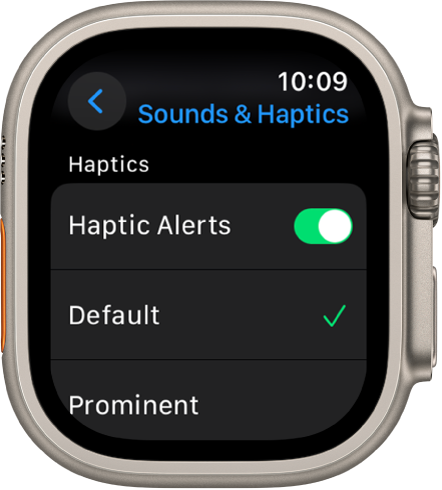 Apple Watch iestatījumu ekrāns Sounds & Haptics, kurā ir slēdzis Haptic Alerts, un zem tā — opcijas Default un Prominent.
