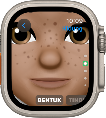 App Memoji pada Apple Watch menunjukkan skrin pengeditan Hidung. Terdapat pandangan dekat muka, dipusatkan pada hidung. Perkataan Bentuk kelihatan di bahagian bawah.