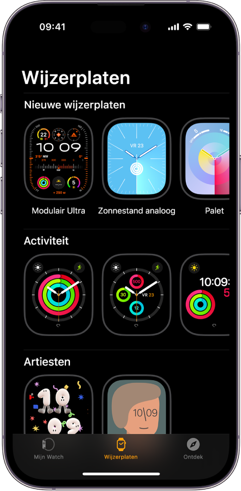 Apple Watch-app met geopende wijzerplaatgalerie. In de bovenste rij staan de nieuwe wijzerplaten en in de rijen daaronder staan de wijzerplaten gegroepeerd op type, bijvoorbeeld 'Activiteit' of 'Artiesten'. Je kunt scrollen om meer wijzerplaten op type te bekijken.