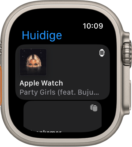 De Huidige-app met een lijst met apparaten. Bovenaan de lijst staat muziek die op de Apple Watch wordt afgespeeld. Daaronder staat een iPhone-vermelding.