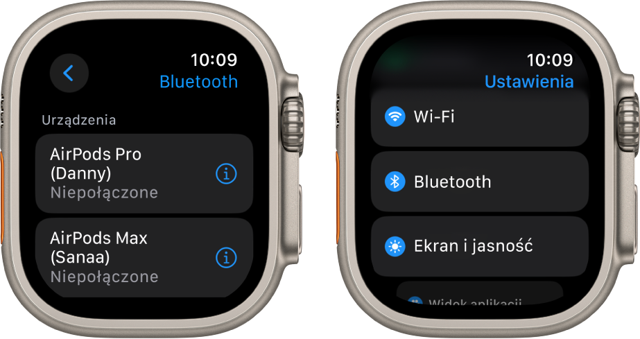 Dwa ekrany obok siebie. Po lewej stronie znajduje się ekran z dwoma dostępnymi urządzeniami Bluetooth: AirPods Pro oraz AirPods Max, z których żadne nie jest połączone. Po prawej stronie znajduje się ekran Ustawienia. Widoczna jest na nim lista przycisków: Wi‑Fi, Bluetooth oraz Ekran i Jasność