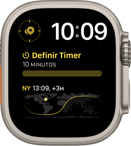 Mostrador Modular Duplo com um relógio digital próximo à parte superior direita e três complicações: Pontos Intermediários da Bússola na parte superior esquerda, Timers no centro e Hora Mundial na parte inferior.