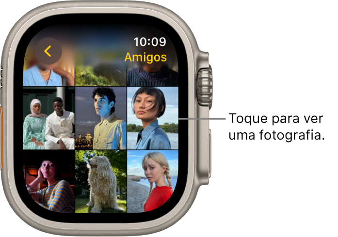 O ecrã principal da aplicação Fotografias no Apple Watch, com várias fotografias apresentadas numa grelha.