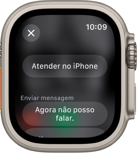 A aplicação Telefone a mostrar as opções de chamada recebida. O botão “Atender no iPhone” encontra-se na parte superior e há uma sugestão de resposta por baixo.