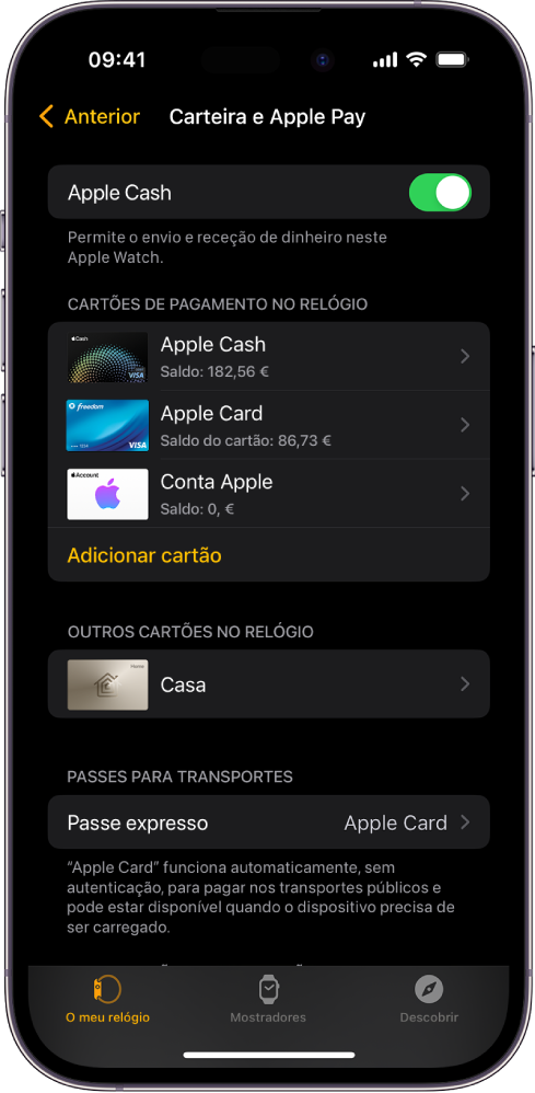 Ecrã de "Carteira e Apple Pay” na aplicação Apple Watch, no iPhone. O ecrã mostra cartões adicionados ao Apple Watch cartão que escolheu utilizar para passe Express.