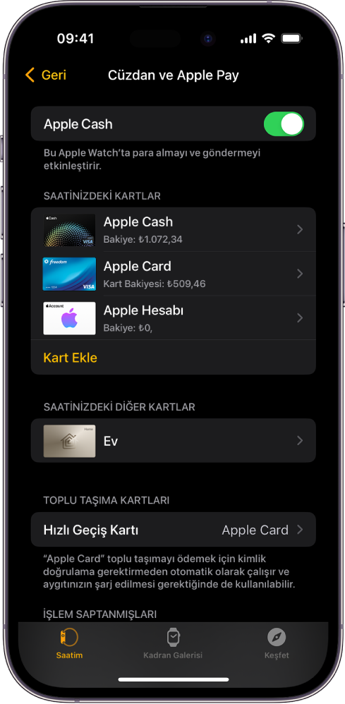 iPhone’daki Apple Watch uygulamasında Cüzdan ve Apple Pay ekranı. Ekran Apple Watch’a eklenen kartları ve hızlı geçiş için kullanmak üzere seçtiğiniz kartı gösteriyor.