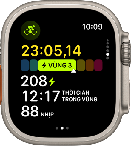 Một bài tập đạp xe đang diễn ra cho biết thời gian đã qua của bài tập, vùng hiện tại của bạn, FTP, thời gian ở trong vùng và nhịp.