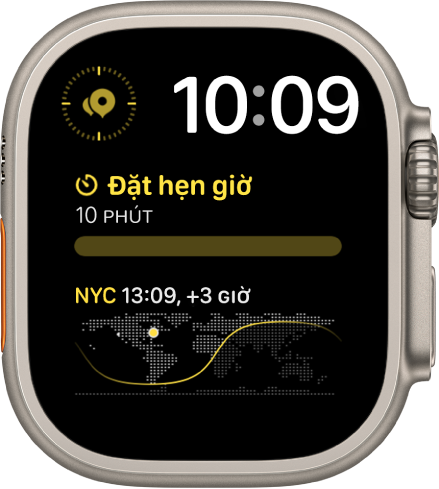 Mặt đồng hồ Mô-đun kép đang hiển thị một đồng hồ số ở gần trên cùng bên phải và ba tổ hợp: Tọa độ điểm la bàn ở trên cùng bên trái, Hẹn giờ ở giữa và Giờ thế giới ở dưới cùng.
