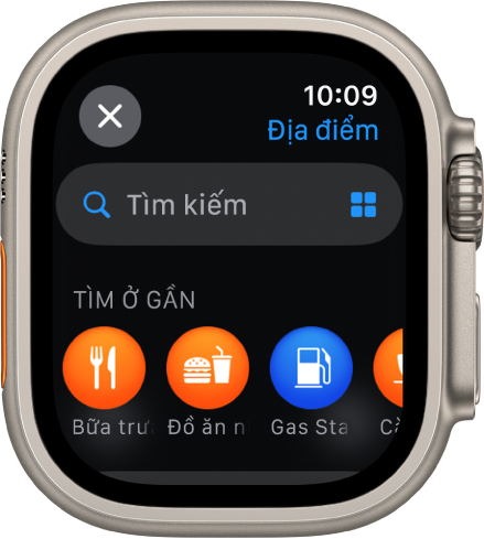 Màn hình Tìm kiếm trong ứng dụng Bản đồ, với trường Tìm kiếm ở gần trên cùng. Một đề mục Tìm ở gần xuất hiện gần dưới cùng với các danh mục như ăn trưa và trạm xăng ở bên dưới.