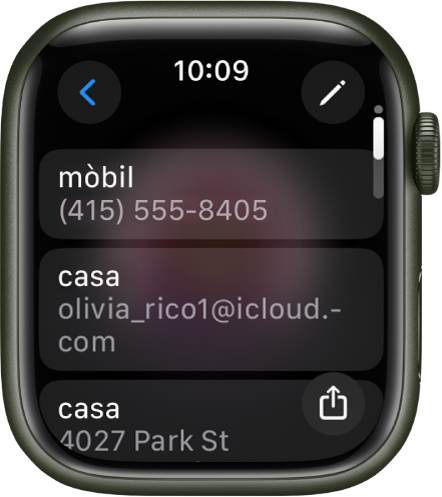 L’app Contactes mostra les dades d’un contacte. A la part superior dreta hi ha el botó Editar. Es mostren tres camps al mig de la pantalla: “Número de telèfon”, “Adreça electrònica i “Adreça de casa”. A la part inferior dreta hi ha el botó Compartir i, a la part superior esquerra, el botó Enrere.