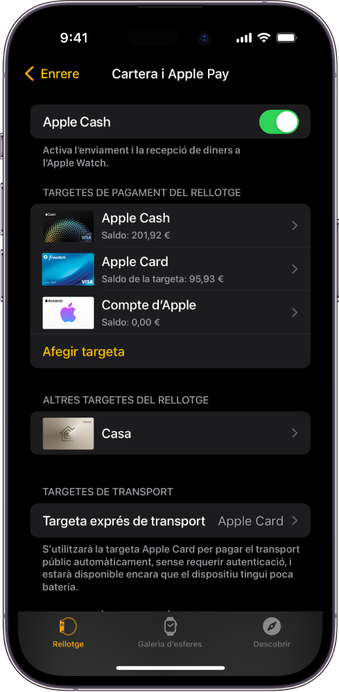 Pantalla “Cartera i Apple Pay” a l’Apple Watch de l’iPhone. La pantalla mostra les targetes afegides a l’Apple Watch i la targeta escollida com a targeta exprés de transport.
