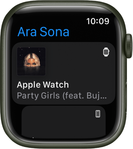 L’app Ara Sona amb una llista de dispositius. La música que es reprodueix a l’Apple Watch es mostra al principi de la llista. A sota hi ha una entrada d’iPhone.