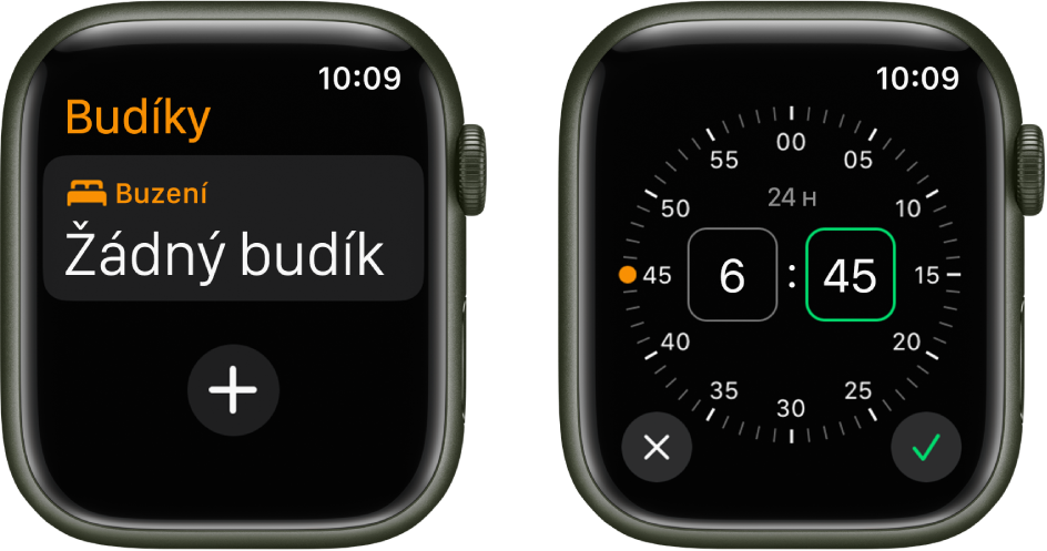 Dvě obrazovky hodinek znázorňující proces přidání budíku: Klepněte na Přidat budík, potom na „dop.“ nebo „odp.“, korunkou Digital Crown nastavte čas a pak klepněte na tlačítko se značkou zaškrtnutí.