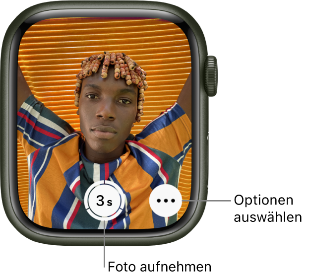 Die Apple Watch wird als Kamerafernbedienung verwendet. Auf dem Display ist das Kamerabild des iPhone zu sehen. Die Taste „Bild aufnehmen“ befindet sich unten in der Mitte und die Taste „Weitere Optionen“ rechts davon. Wenn du ein Foto aufgenommen hast, befindet sich unten links die Taste zum Anzeigen des Fotos.