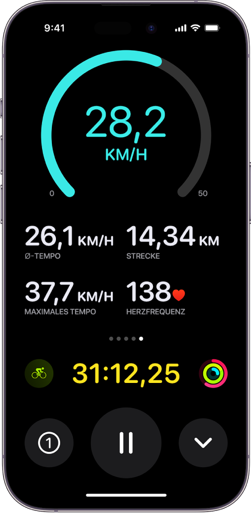 Ein aktives Radfahrtraining als Live-Aktivität auf dem iPhone mit dem Tempo, dem Durchschnittstempo, der zurückgelegten Strecke, dem maximalen Tempo, der Herzfrequenz und der verstrichenen Zeit.