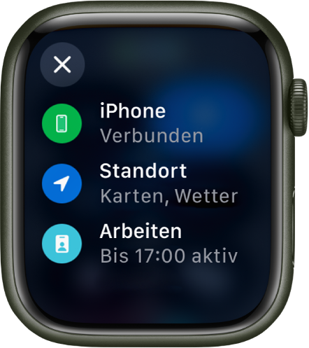 Das Kontrollzentrum mit der folgenden Statusanzeige: es besteht eine Verbindung zum iPhone, der Standort wird von den Apps „Karten“ und „Wetter“ verwendet und der Fokus „Arbeiten“ ist bis 17 Uhr aktiv.