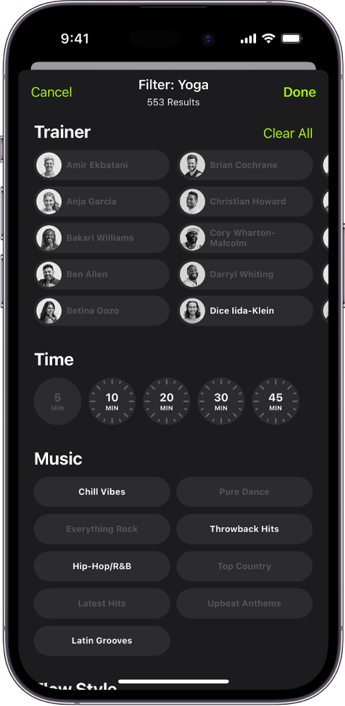 Η οθόνη του Apple Fitness+ όπου εμφανίζονται επιλογές για ταξινόμηση και φιλτράρισμα προπονήσεων. Στο πάνω μέρος της οθόνης, υπάρχει μια λίστα προπονητών. Τα χρονικά μεσοδιαστήματα εμφανίζονται στο κέντρο της οθόνης. Κάτω από τον χρόνο εμφανίζεται μια λίστα μουσικών ειδών.