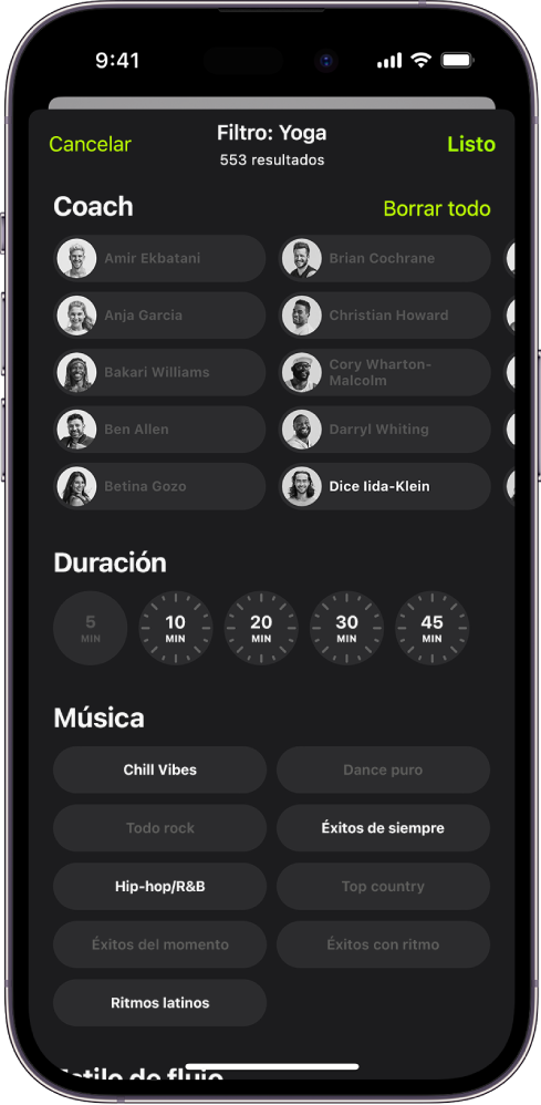 La pantalla de Apple Fitness+ mostrando opciones para ordenar y filtrar entrenamientos. En la parte superior de la pantalla, hay una lista de coaches. Los intervalos de tiempo están en el centro de la pantalla. Debajo del tiempo hay una lista de géneros musicales.