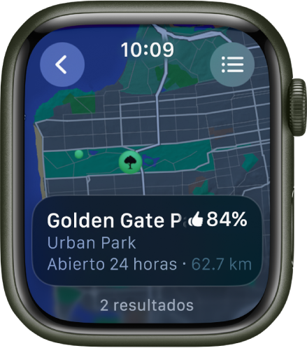 La app Mapas mostrando un mapa del Golden Gate Park en San Francisco con una calificación del parque, sus horas de apertura y la distancia desde tu ubicación actual. El botón Rutas está en la esquina superior derecha. El botón Atrás está en la esquina superior izquierda.
