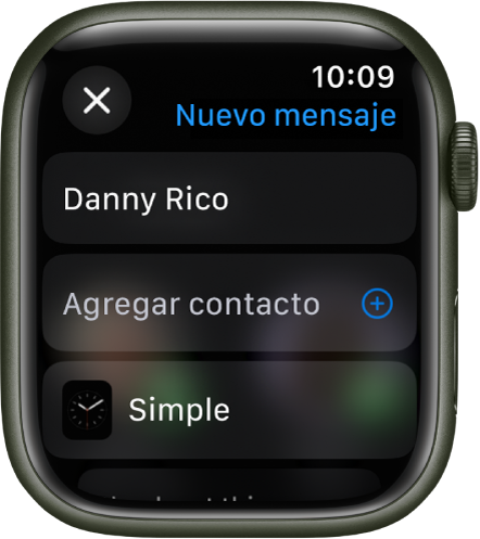 La pantalla del Apple Watch muestra un mensaje compartiendo una carátula, y en la parte superior se ve el nombre del destinatario. Debajo está el botón Agregar contacto y el nombre de la carátula.