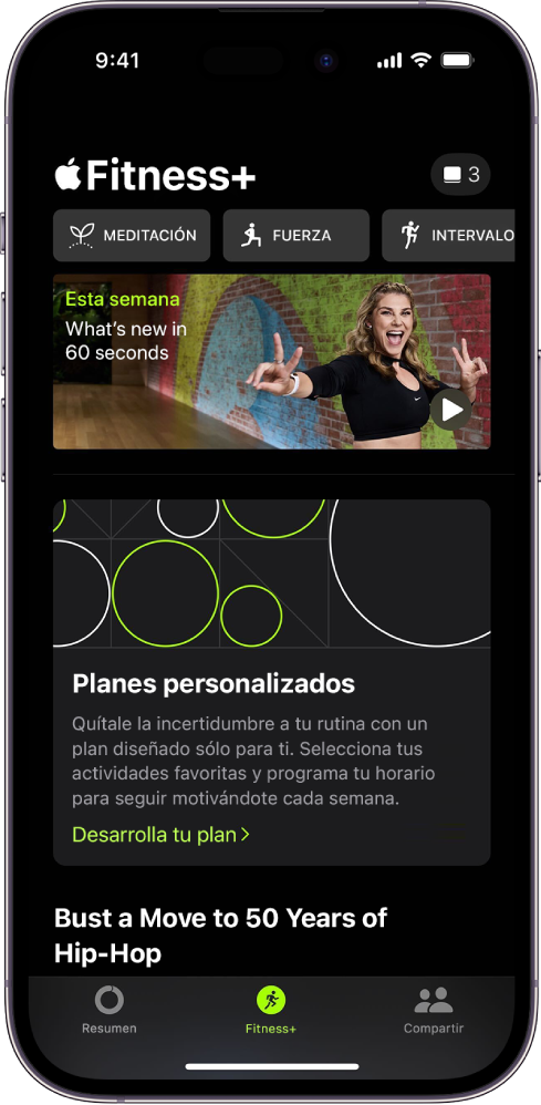 La pantalla de Apple Fitness+ mostrando, de izquierda derecha, distintos tipos de entrenamientos en la fila superior. Debajo está la sección Esta semana. Debajo está la sección Plan personalizado.