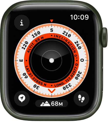 La app Brújula muestra un dial con la altitud, la inclinación y las coordenadas en el anillo interior. El anillo exterior muestra el rumbo de la brújula en grados. Arriba a la izquierda aparece el botón Información, abajo a la izquierda está el botón “Puntos de referencia”, en el centro está el botón Altitud, y abajo a la izquierda, el botón Retorno.