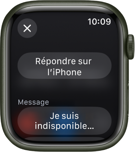 L’app Téléphone qui affiche les options d’appel en cours. Le bouton Répondre sur l’iPhone se trouve dans le haut avec une suggestion de réponse en dessous.