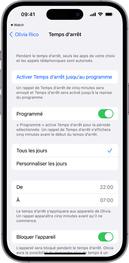 iPhone affichant l’écran de configuration de « Temps d’arrêt ». Un bouton Programmé se trouve vers le haut. Les options « Tous les jours » et « Personnaliser les jours » apparaissent en dessous, et « Tous les jours » est sélectionnée. Les heures de début et de fin se trouvent au milieu de l’écran et un bouton « Bloquer l’appareil » est situé vers le bas.