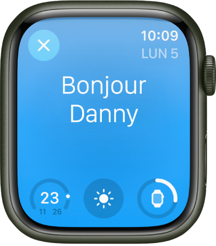 L’Apple Watch affichant l’écran de réveil. Le mot « Bonjour » apparaît en haut. Le niveau de la batterie se trouve en dessous.