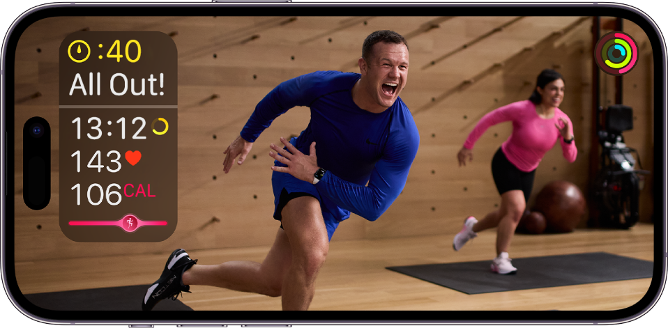 Un exercice Fitness+ sur l’iPhone affichant le temps restant, la fréquence cardiaque et le nombre de calories brûlées.