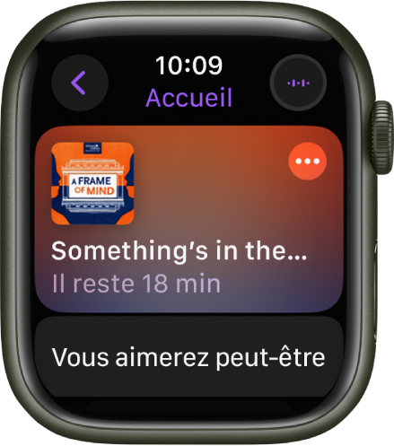 L’app Podcasts sur l’Apple Watch présentant l’écran Accueil avec une illustration d’un podcast. Touchez l’illustration pour lire un épisode.