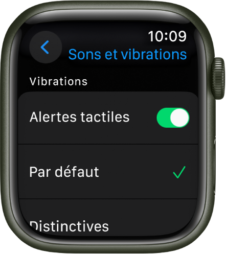 Réglages Sons et vibrations sur l’Apple Watch, avec le curseur des vibrations et les options Par défaut et Distinctives en dessous.