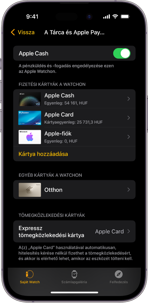 A Tárca és az Apple Pay képernyője az iPhone Apple Watch appjában. A képernyőn láthatók az Apple Watchhoz adott kártyák és az expressz tömegközlekedéshez kiválasztott kártya.