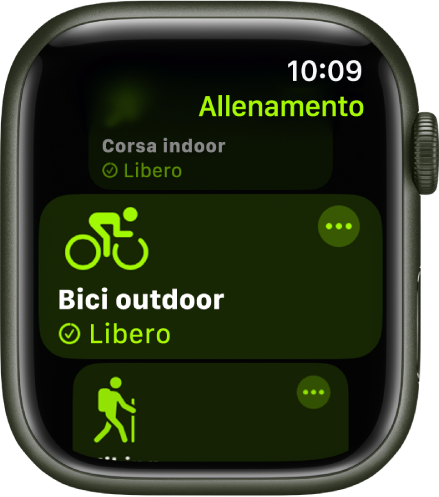 La schermata dell’app Allenamento con la sessione “Bici outdoor” in evidenza. In alto a destra del nome dell’allenamento è presente il pulsante Altro.