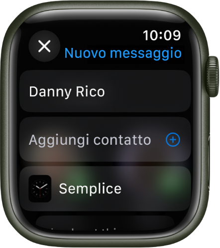 Lo schermo di Apple Watch che mostra un quadrante che condivide un messaggio con il nome del destinatario in alto. Qui sotto c’è il pulsante Aggiungi contatto e il nome del quadrante.