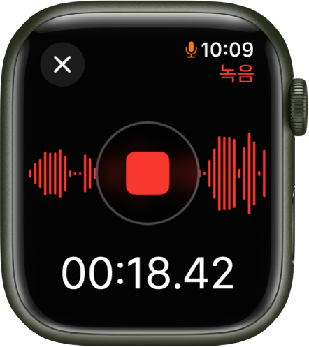 메모 녹음 중인 음성 메모 앱. 중앙에 빨간색 중단 버튼이 있음. 아래에 녹음의 경과 시간이 있음. 오른쪽 상단에 녹음이라는 단어가 나타남.