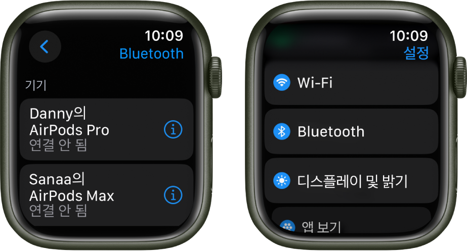나란히 표시된 2개의 화면. 왼쪽 화면에 사용 가능한 다음 두 개의 Bluetooth 기기가 나열됨. AirPods Pro 및 AirPods Max 둘 다 연결되지 않음. 목록에 Wi-Fi, Bluetooth, 디스플레이 및 밝기 및 앱 보기 버튼이 표시된 설정 화면이 오른쪽에 나타남.